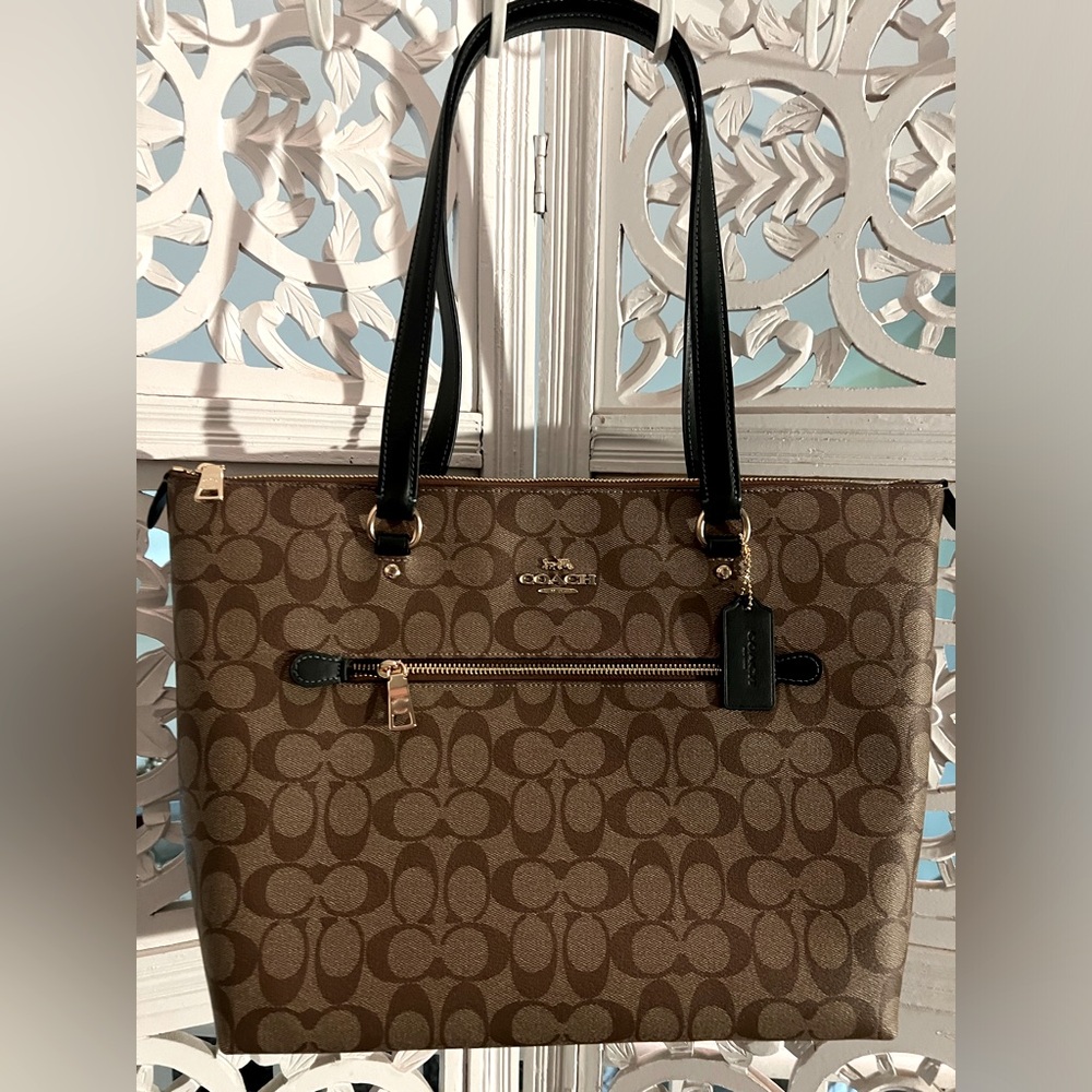 COACH Women's Gallery Tote Handbag In Signature Canvas Khaki Amazon Gree…